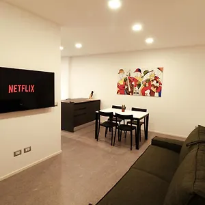 Hosting Studio - 2 Appartamento